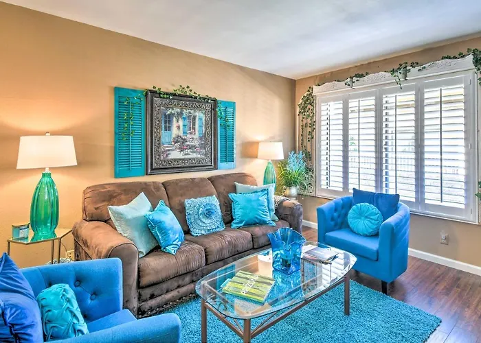 Cozy With Mountain Views!