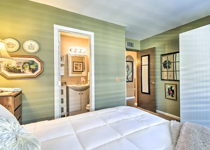 Cozy With Mountain Views! *